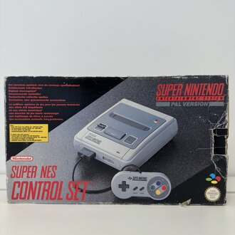 Super Nintendo Console Bundle - HOL