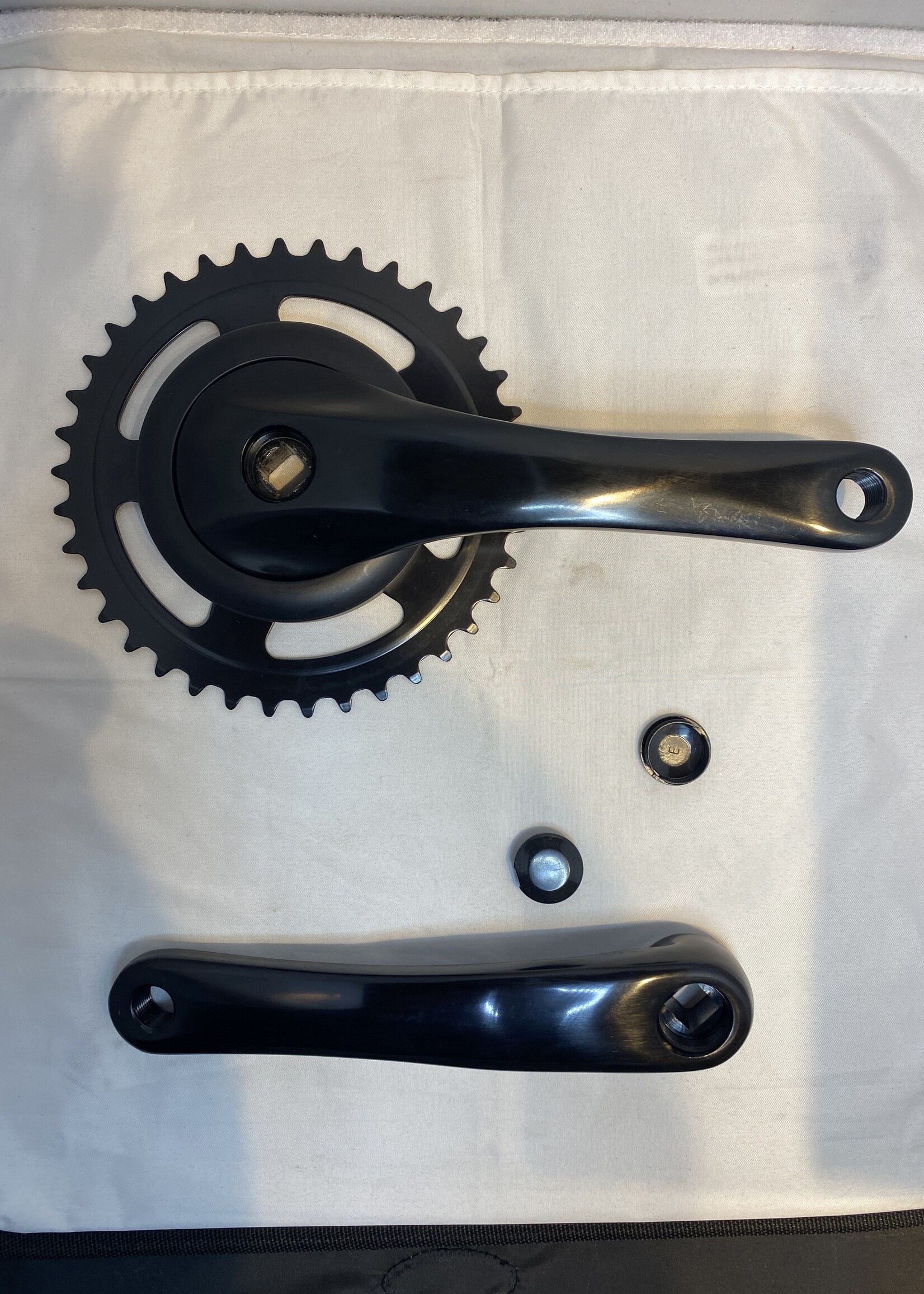 TOM TOM Crankstel 38T 170 mm zwart stadsfiets