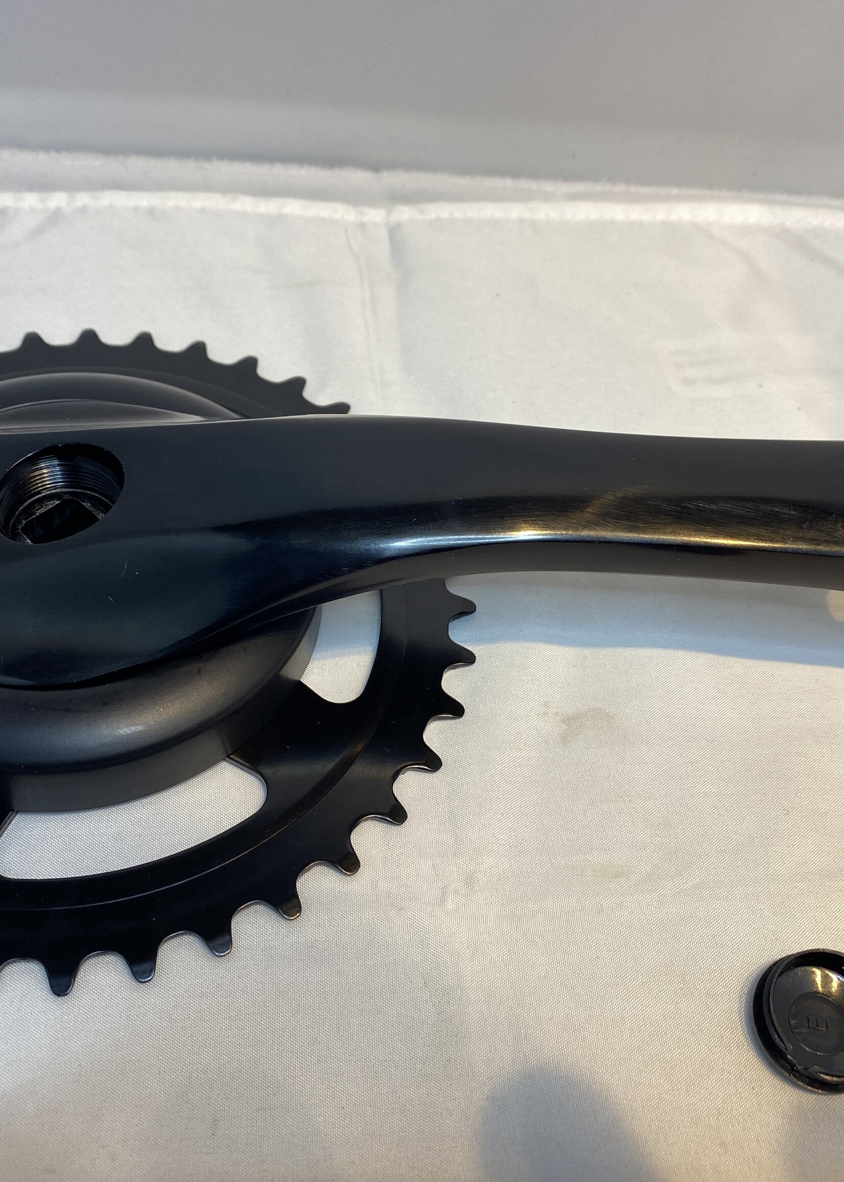 TOM TOM Crankstel 38T 170 mm zwart stadsfiets