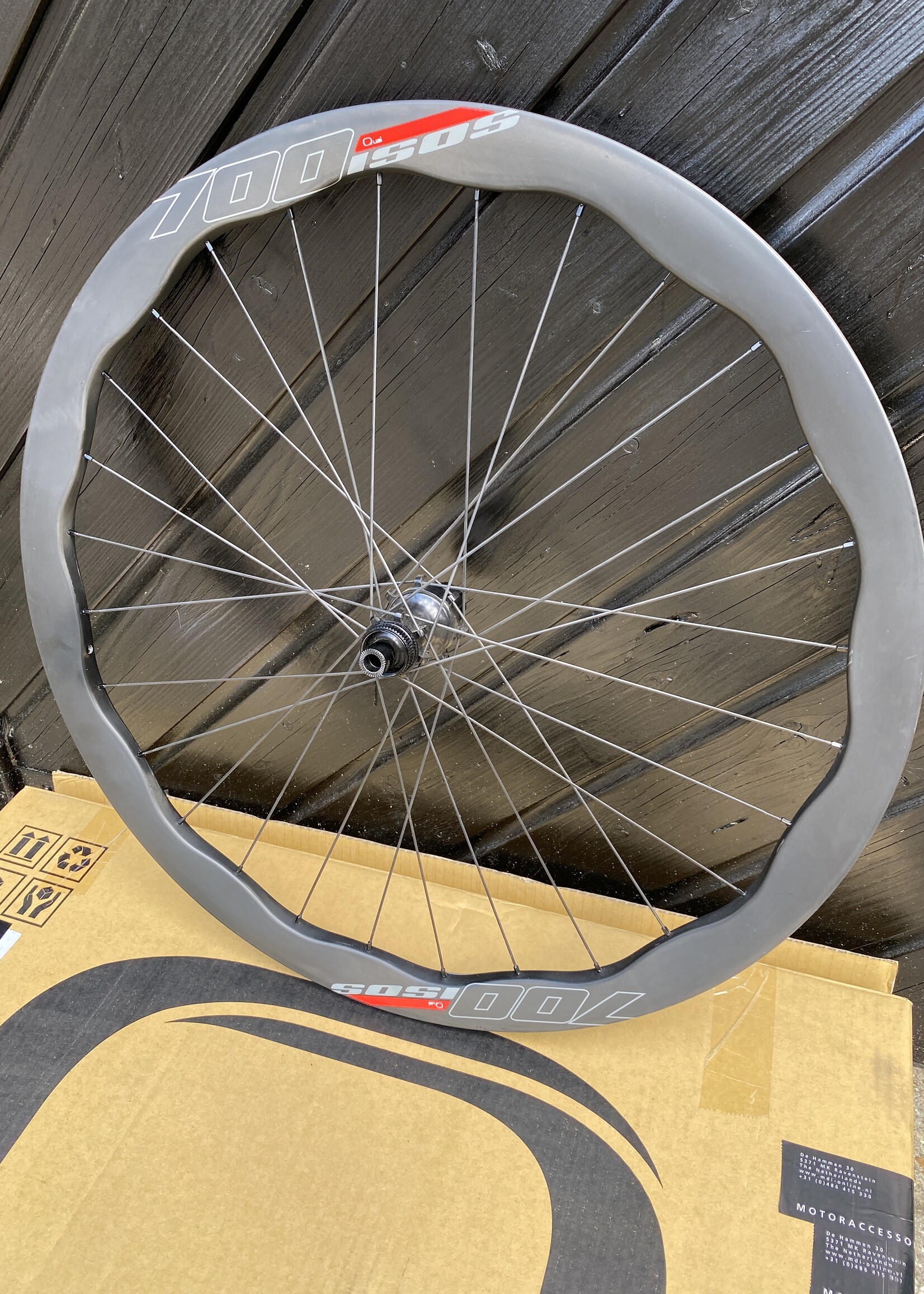 QUAI QUAI Carbon Demo wielset ISOS 700C ROAD / GRAVEL / CX  disc steekas
