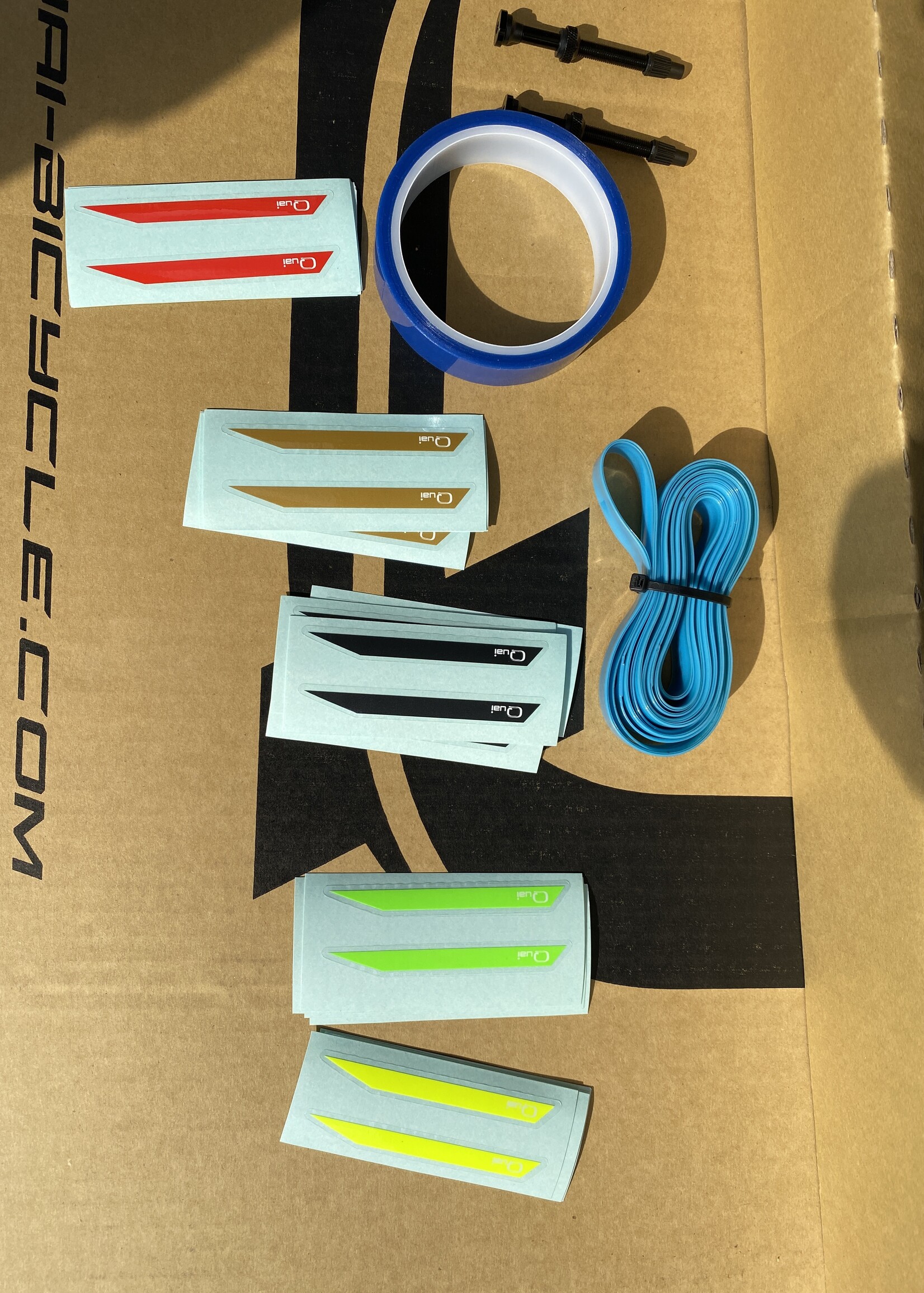 QUAI QUAI Carbon Demo wielset ISOS 700C ROAD / GRAVEL / CX  disc steekas