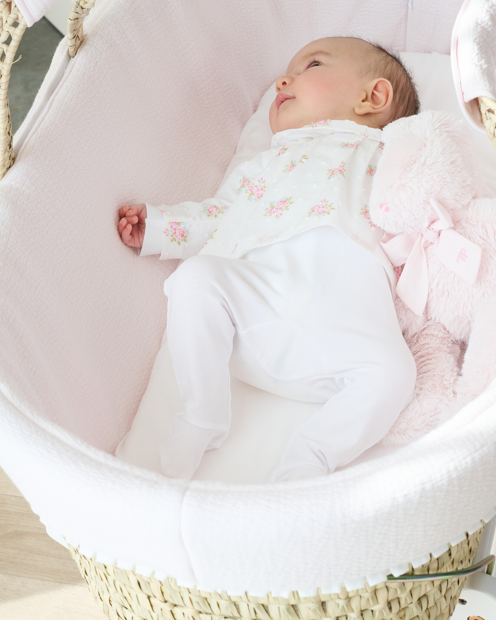 Cotton Pink rieten reiswieg + aankleding gewafeld roze-4