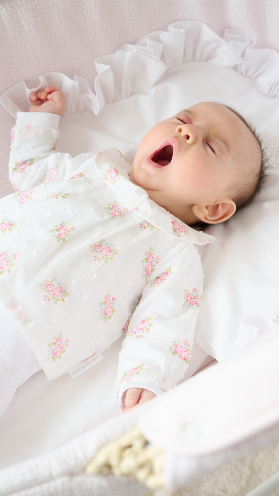 Cotton Pink rieten reiswieg + aankleding gewafeld roze-5