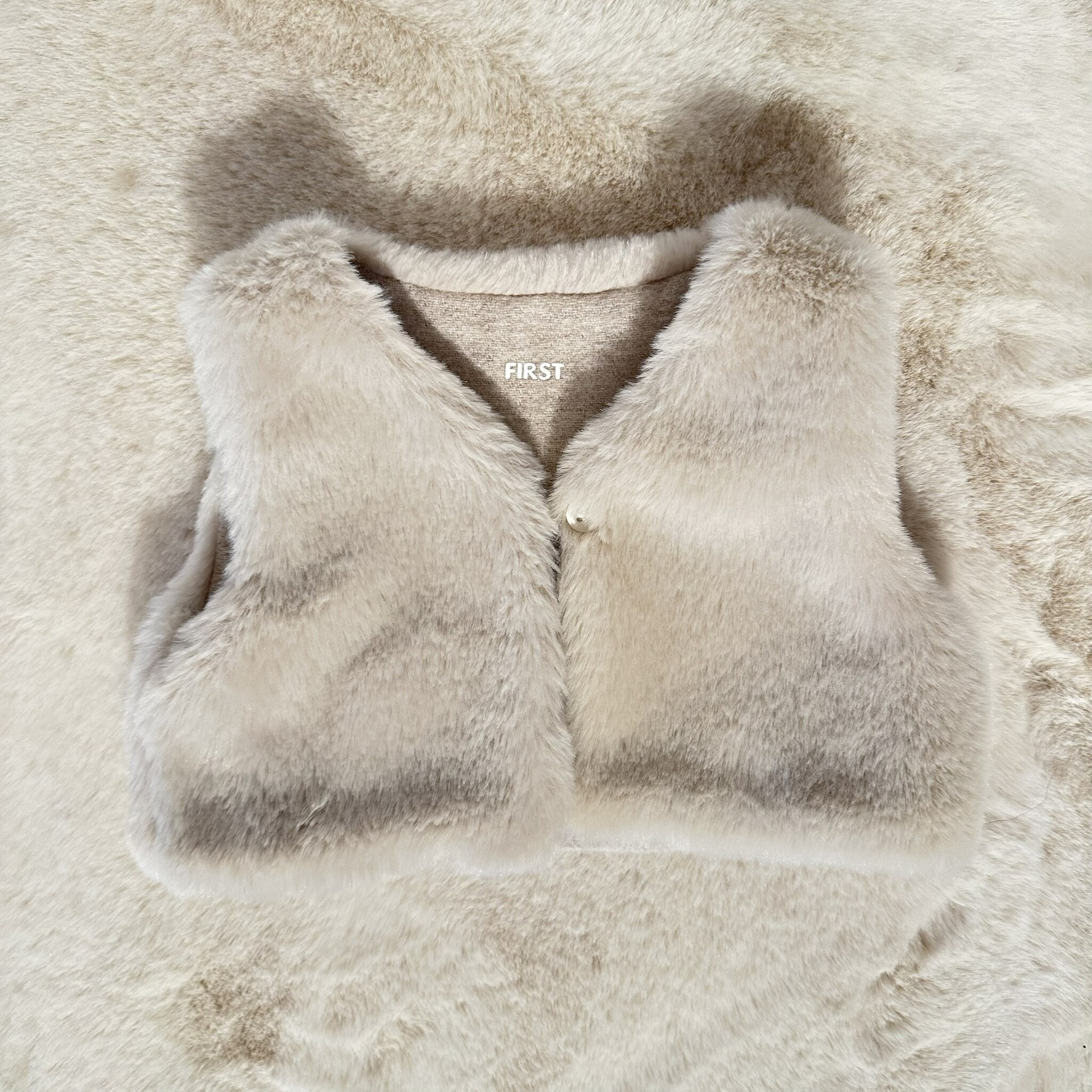 vestje van zacht eco bont - zand-1