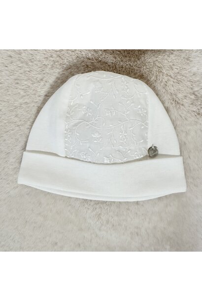 babymutsje met borduur - ivoor 3M
