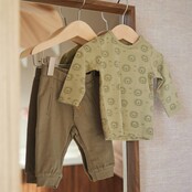 Dirkje jongens broek organic cotton Faded green - NOOS BOYS 2024