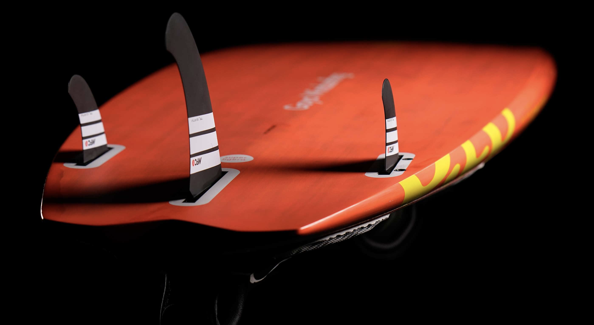 Windsurfing thruster fin