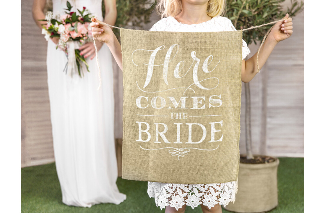 Here comes the bride | 41x51cm | Jute banner | Bruiloft