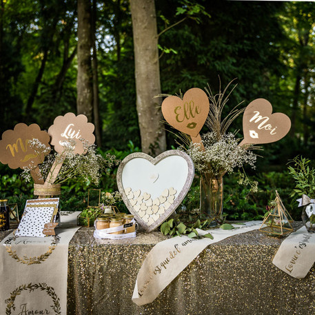 Gastenboek Just Married - Houten hart met 60 kleine hartjes
