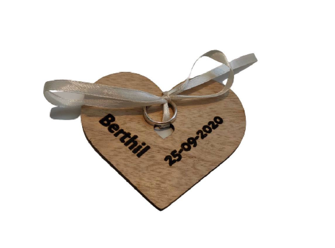 Ringenhouder hartjes met naam en datum - 2 stuks