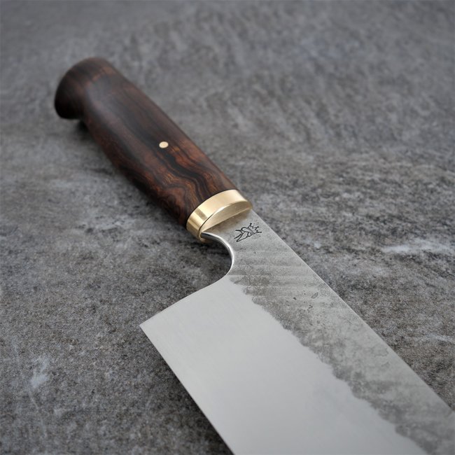 24er Gyuto mit Wüsteneisenholz