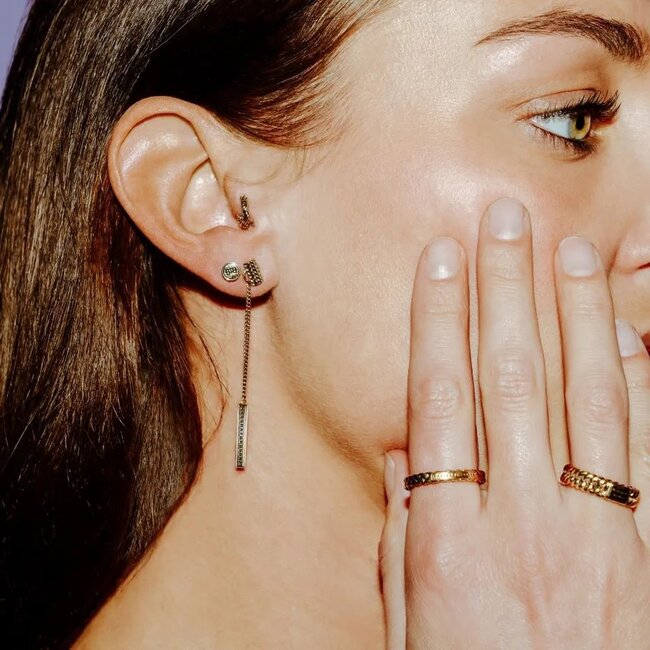 Buddha to Buddha Buddha to Buddha Oorbellen G040 one Barbara Logo Zilver met  Geelgoud Plating Per Paar