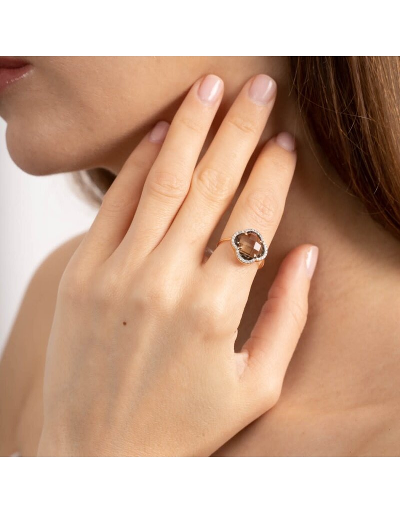 Morganne Bello Morganne Bello Ring 3031PB120D/56 18k Roségoud Victoria met Smocky Quartz Clover met 0.128ct briljant geslepen Diamanten Maat 56