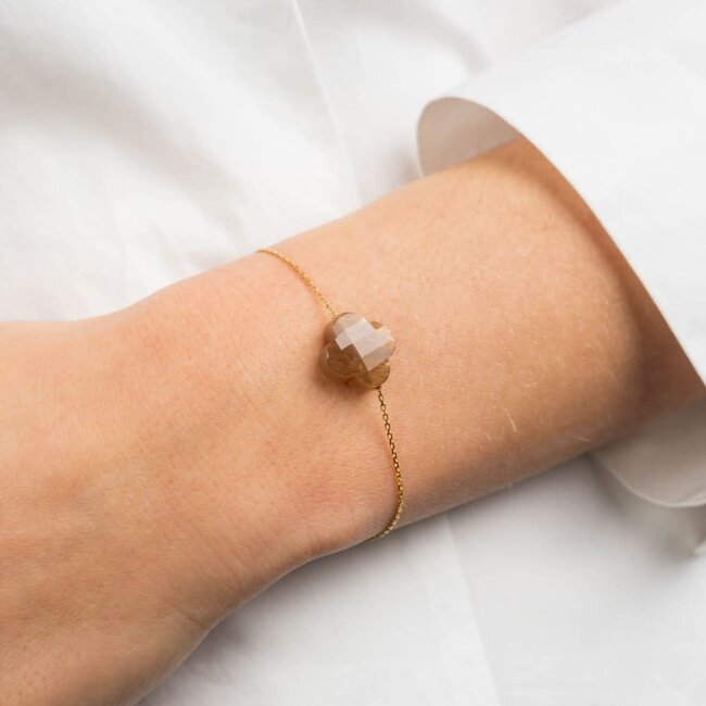 Morganne Bello Morganne Bello Armband 1012YB180 18k Geelgoud met Sunstone Clover 14-17cm