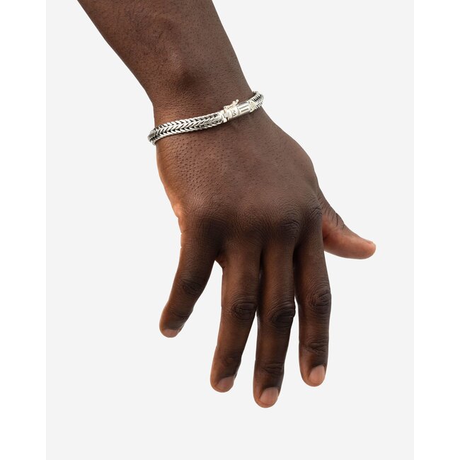 Buddha to Buddha Buddha to Buddha Armband J065 E  Nurul XS Zilver Maat E
