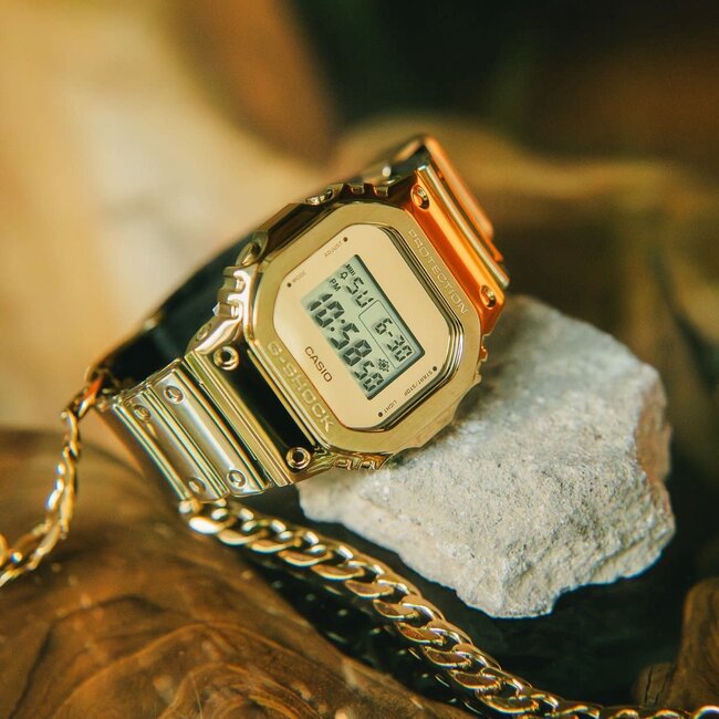 Casio G-Shock Casio G-Shock Horloge GM-5600YMG-9ER Digitaal Fine Metallic Goudkleurig 45mm