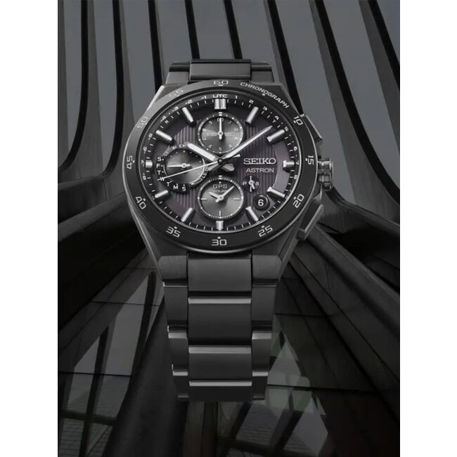 Seiko Seiko Horloge SSH155J1 Astron Titanium met Zwarte Coating GPS Solar Saffierglas 100m Waterdicht 43mm