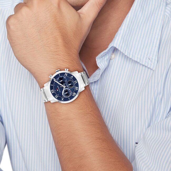 Tommy Hilfiger Tommt Hilfiger Horloge TH1710728 Oxford Zilverkleurig met Blauwe Wijzerplaat Quartz 42mm