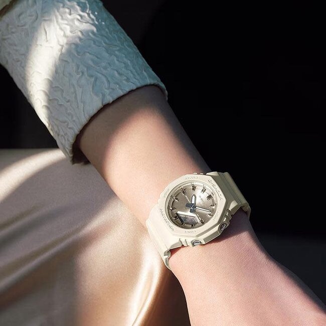 Casio G-Shock G-Shock Horloge GMA-P2100ST-7AER Digitaal Analoog Parelmoer Band met Metallic Wijzerplaat 46mm Waterdichtheid 200 Meter