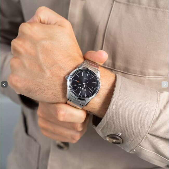 Seiko Seiko Horloge SNE527P1 Staal Solar 100m Waterdicht met Zwarte Wijzerplaat 40mm