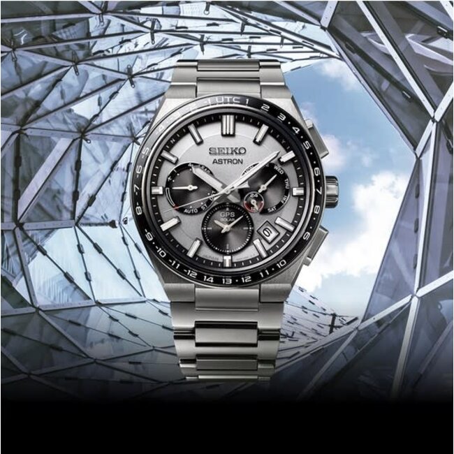 Seiko Seiko Horloge SSH107J1 Astron Titanium Solar GPS Dual Time 100m Watericht Saffierglas met Grijze Wijzerplaat 43mm