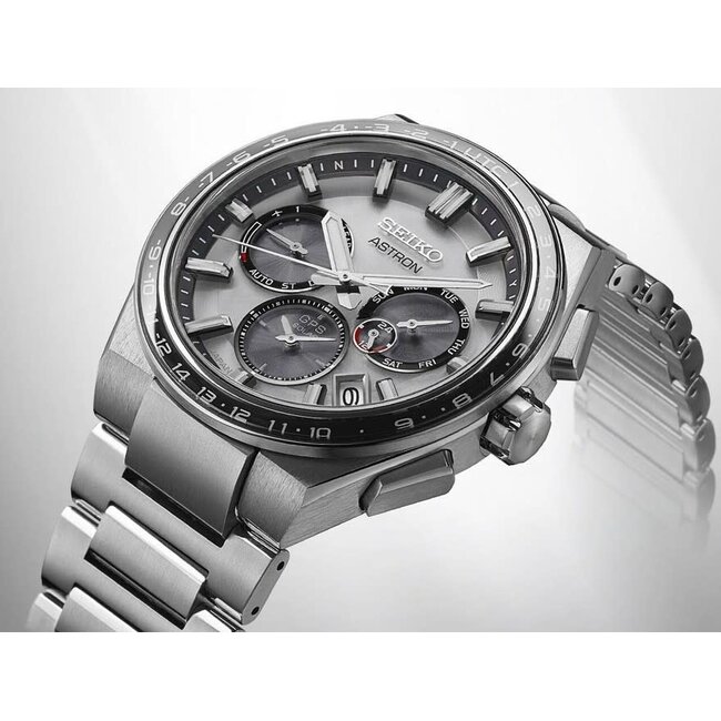 Seiko Seiko Horloge SSH107J1 Astron Titanium Solar GPS Dual Time 100m Watericht Saffierglas met Grijze Wijzerplaat 43mm