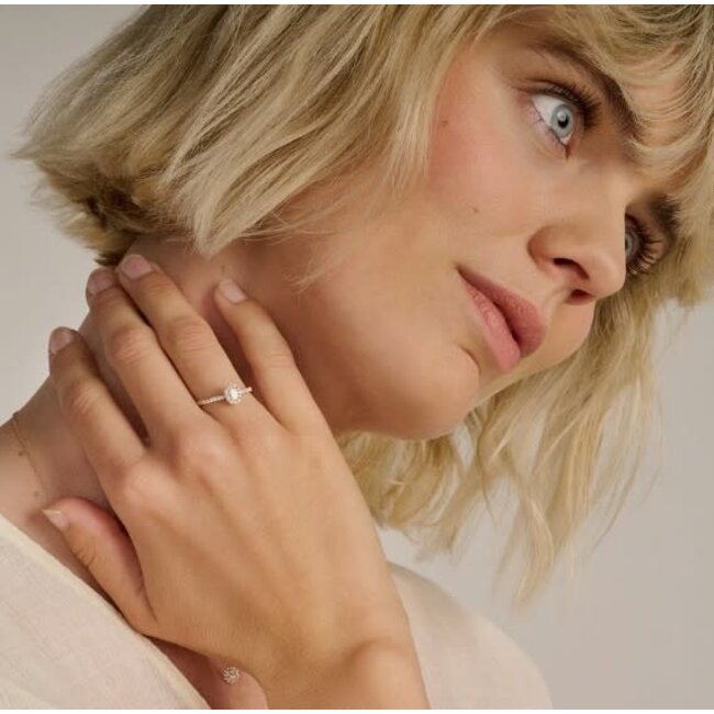 Blush Blush Ring LG1045Y/54 14k GeelGoud met Ovale Lab Grown Diamant met Kleinere Lab Grown Diamanten Maat 54
