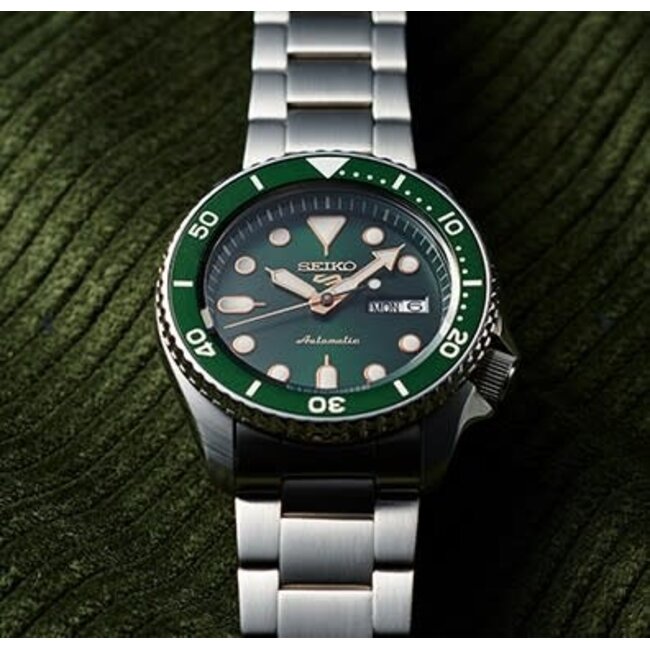 Seiko Seiko Horloge SRPD63K1 5 Sports Staal Automatic 100m Waterdicht met Groene Wijzerplaat 42mm