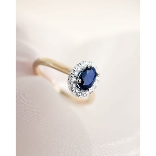 Excellent Jewelry Excellent Ring RG415615-56 14k Bi-color met Ovale Saffier en 0.13crt Diamant H SI Maat 56