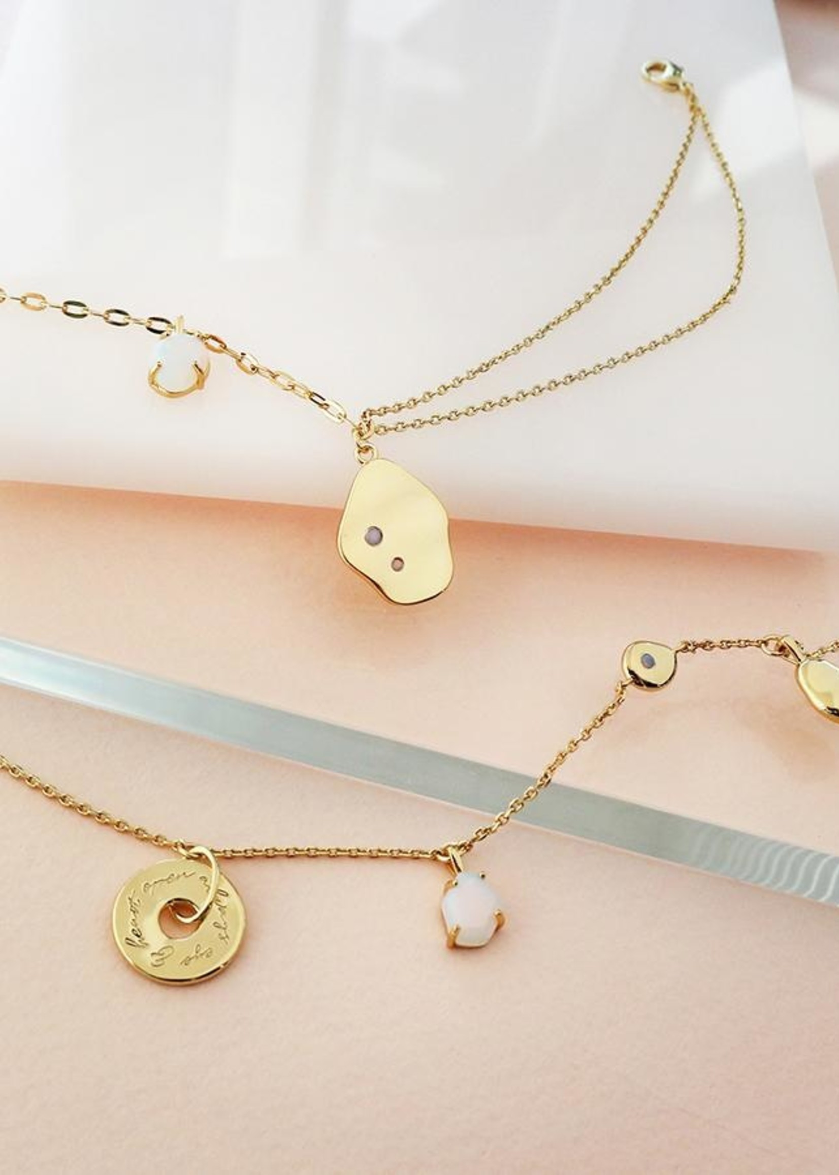 Wanderlust + Co Heart always open gouden armband