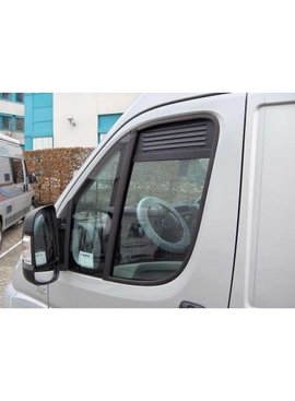 REIMO Lüftungsgitter für die Fahrerhaustür - Iveco Daily