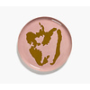 Ronde schotel Ottolenghi 35 cm paprika goud op roze achtergrond