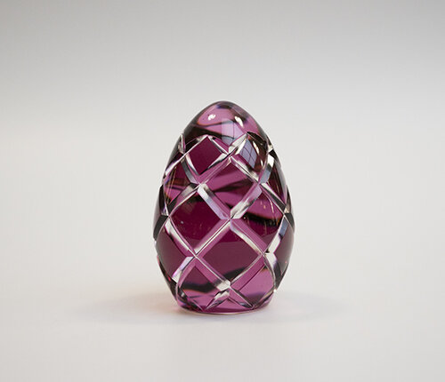  Val Saint Lambert Presse-papier / Ei kristal fuchsia geslepen 97 mm 
