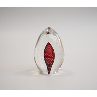Presse-Papier  / Ei kristal Symphony rode luchtbel 97 mm