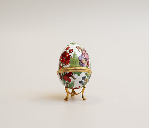  Halcyon Days Pillendoosje / Doosje eivorm op verguld houdertje 