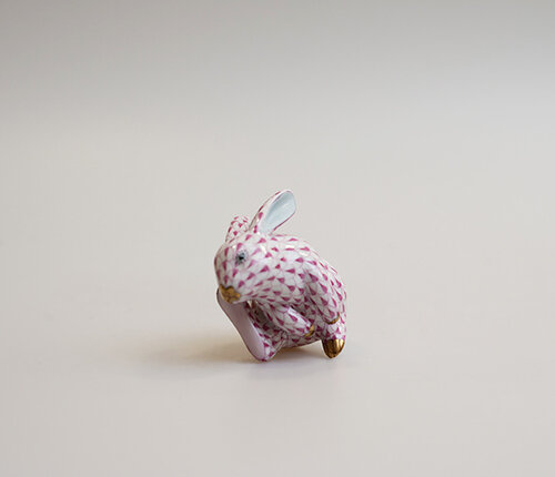  Herend Porcelain Marufactory Spelend konijntje porselein handgedecoreerd 