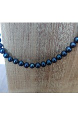 Handmade by Hanneke Weigel Pearl necklace blue 5- 5.5 mm