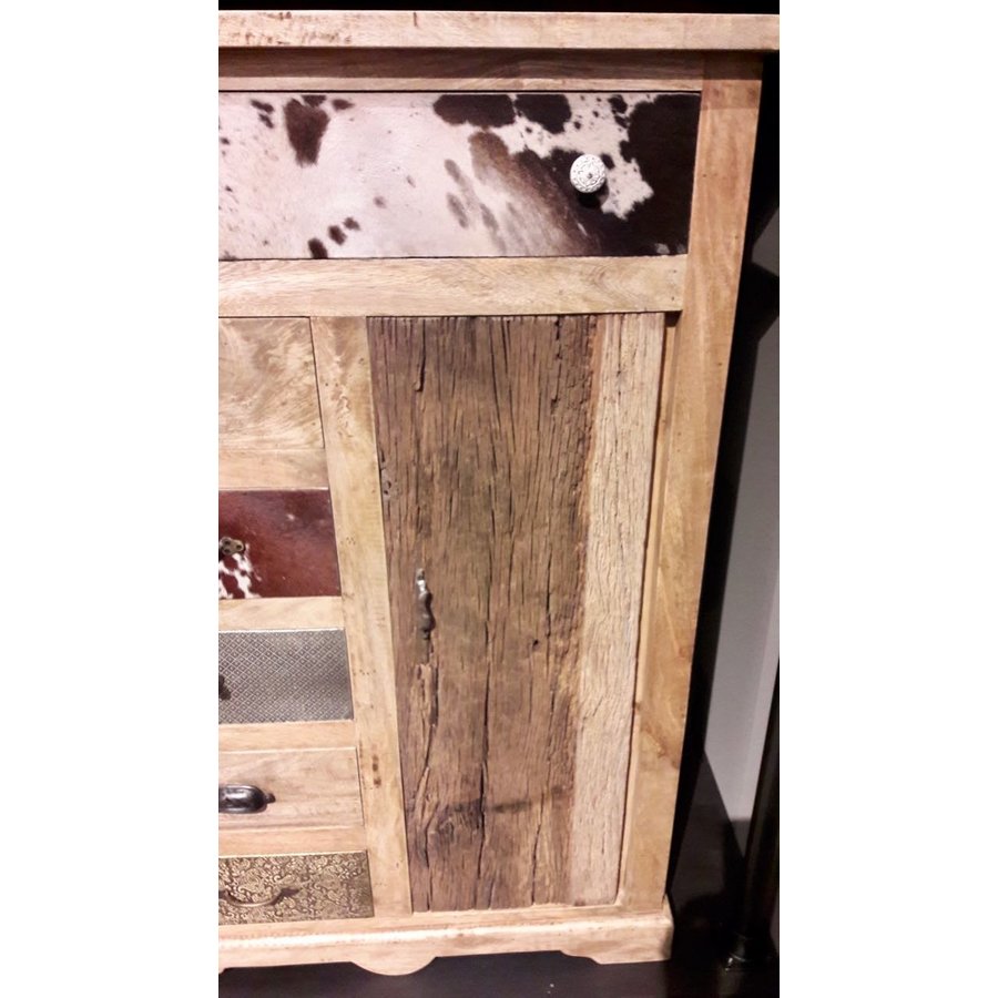 Kast met laden en deur in hout metaal en koeienhuid-3