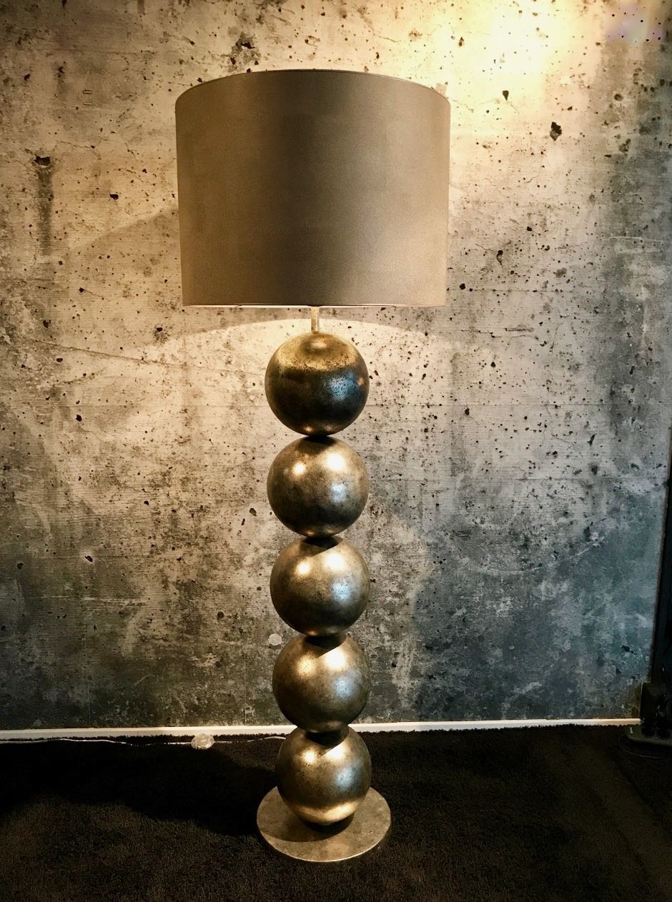 Briesje Vernederen hart Leclercq & Bouwman Metalen vloerlamp BOSS met vijf bollen in 2 kleuren -  Homecompanyshop.nl