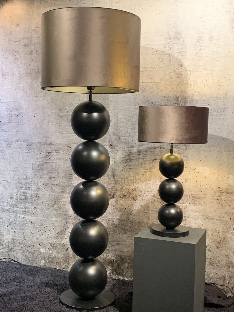 etiket vorm Het hotel Leclercq & Bouwman Metalen vloerlamp BOSS met vijf bollen in 2 kleuren -  Homecompanyshop.nl