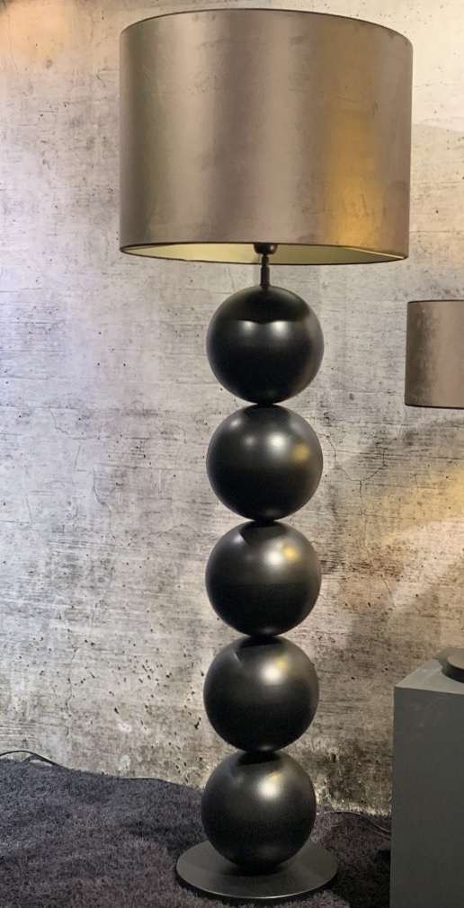etiket vorm Het hotel Leclercq & Bouwman Metalen vloerlamp BOSS met vijf bollen in 2 kleuren -  Homecompanyshop.nl