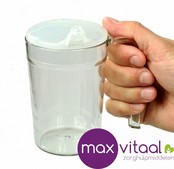 Drinkbeker doorzichtig met groot open handvat en 2 deksels Drinkbeker doorzichtig met groot open handvat en 2 deksels