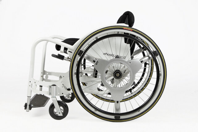 NUDRIVE zelfstandige rolstoelhulp