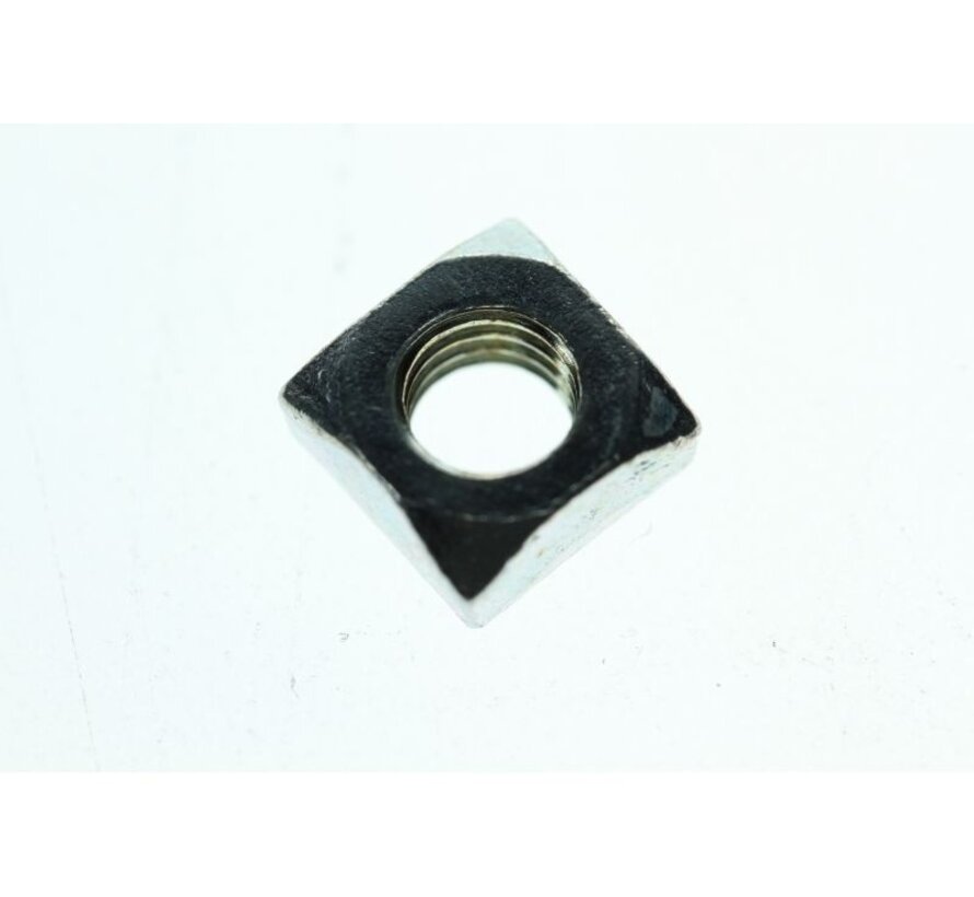 Moer vierkant M5 per 100 stuks