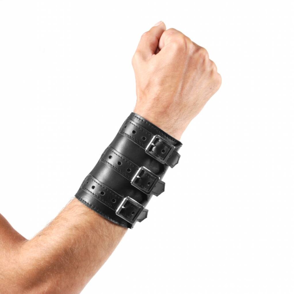 RoB Soft Leather 3 Buckled Wristband Black