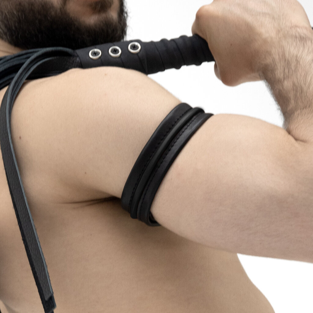 RoB Leder Bicep-band Schwarz mit Streife und Druckknöpfen