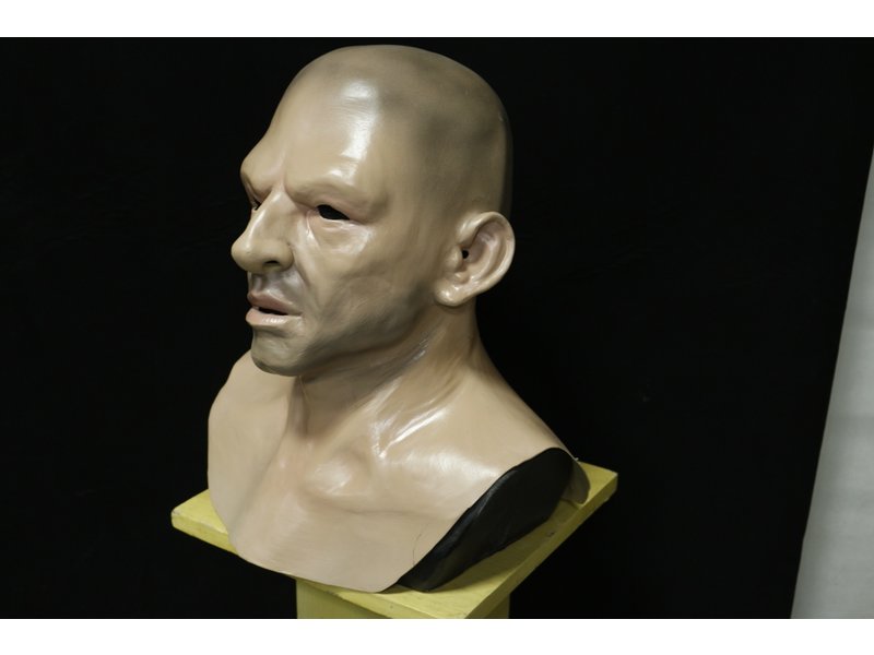 Masque d'homme (tête chauve) avec pièce de poitrine