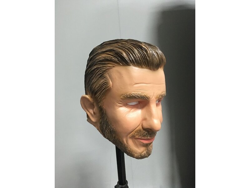 Man masker blond haar met baardje 'David Beckham'