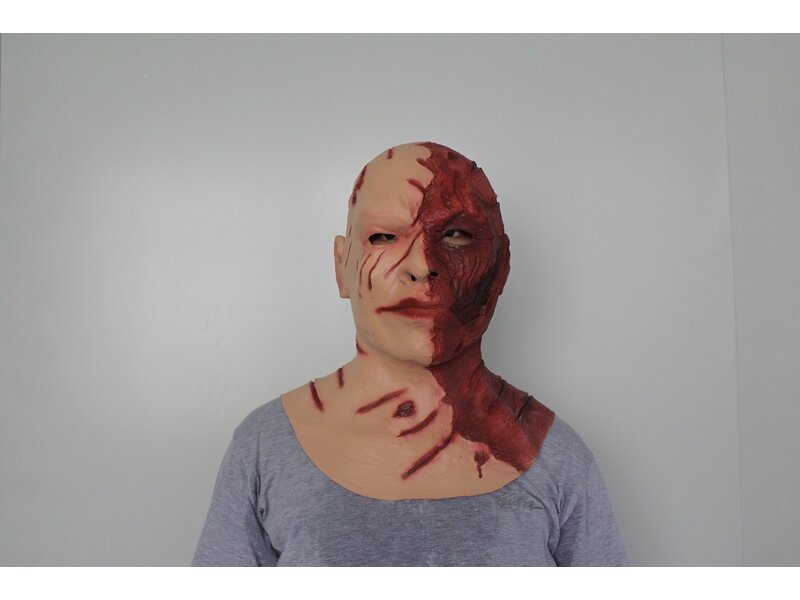 Horror mask (burned man / skinned face)