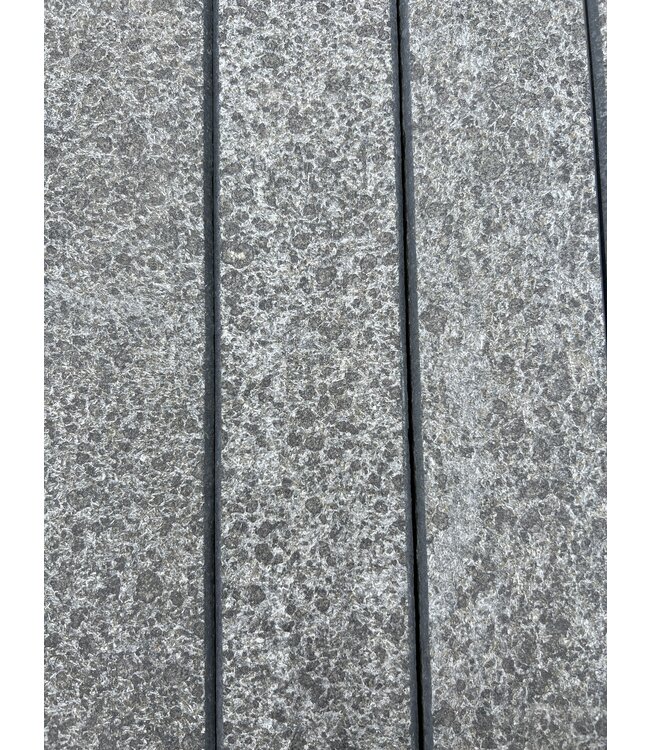 Basalt Banden 8 x 15 x 100 3 kanten gezoet, 3 kanten gevlamd